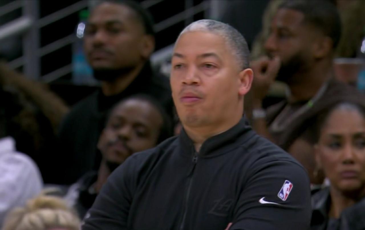 泰伦卢赶紧下课！！！主客场连续被灰熊羞辱，快船简直拉胯到了极限！不忍直视，泰