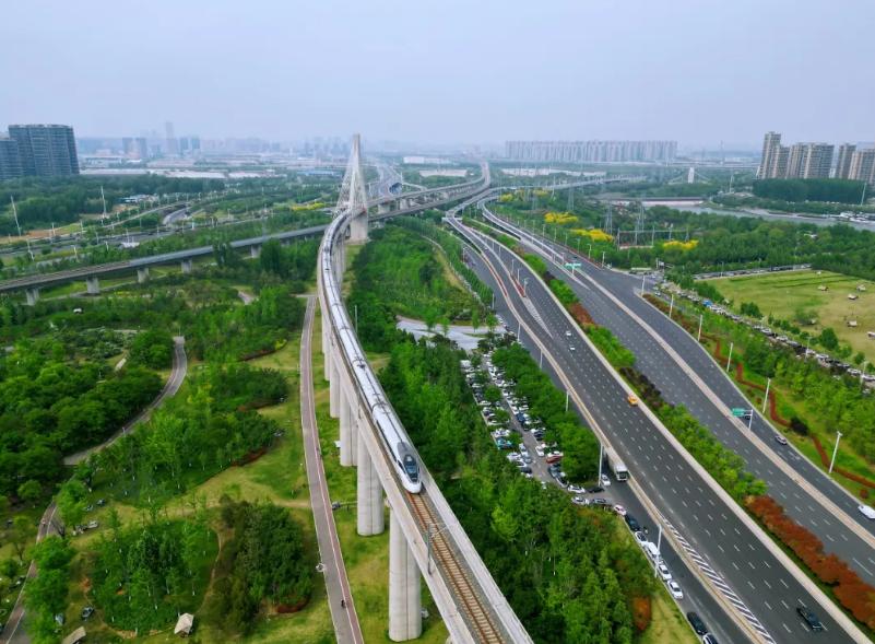 2026年五一假期郑州铁路客流数据累计发送旅客470.8万；同比增长+6%连