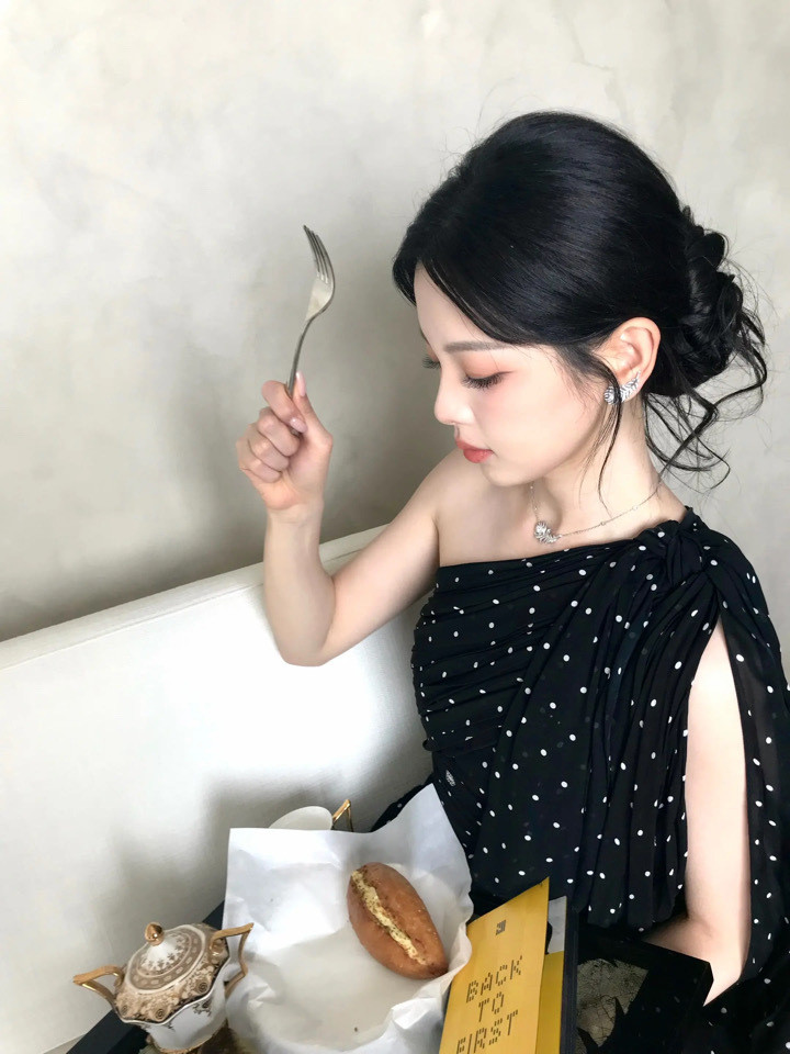 杨超越抖🎵更新：请依赖我好不好嘛～杨超越美得好超越❤️杨超越​