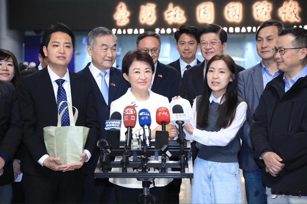 岛内“亲美”现象太严重了，非常遗憾！蓝营tvbs民调中心三月上旬针对民进党、