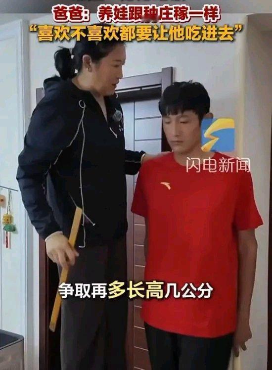 刷到山东13岁男孩身高2米01的新闻，直接看愣了。男孩刚上初一，站在同龄人堆里