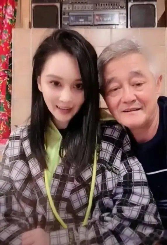 赵本山女儿球球回应生二胎赵本山女儿球球近日在直播中回应了生二胎计划，引发网友热议