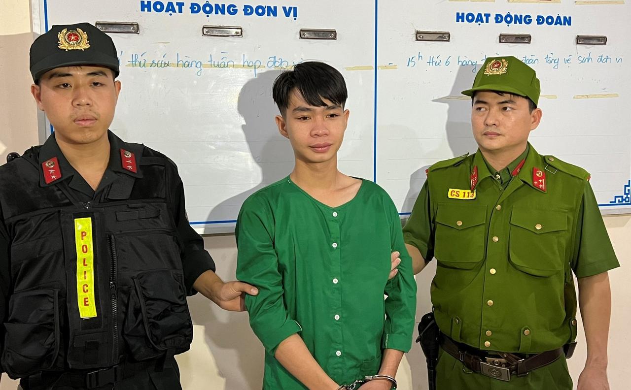 越南公安的新式警用棒球帽说新也不新装备有几年了