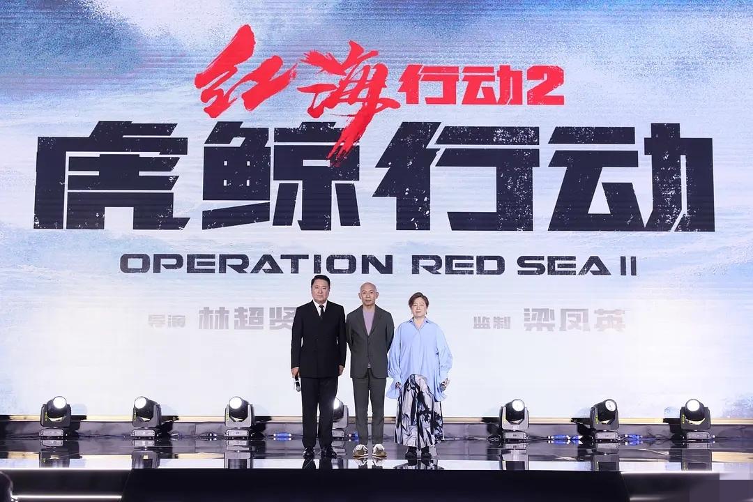 《蛟龙行动》重映票房摔得这么狠，最慌的人是他。谁能想到，号称“顶配制作”的《