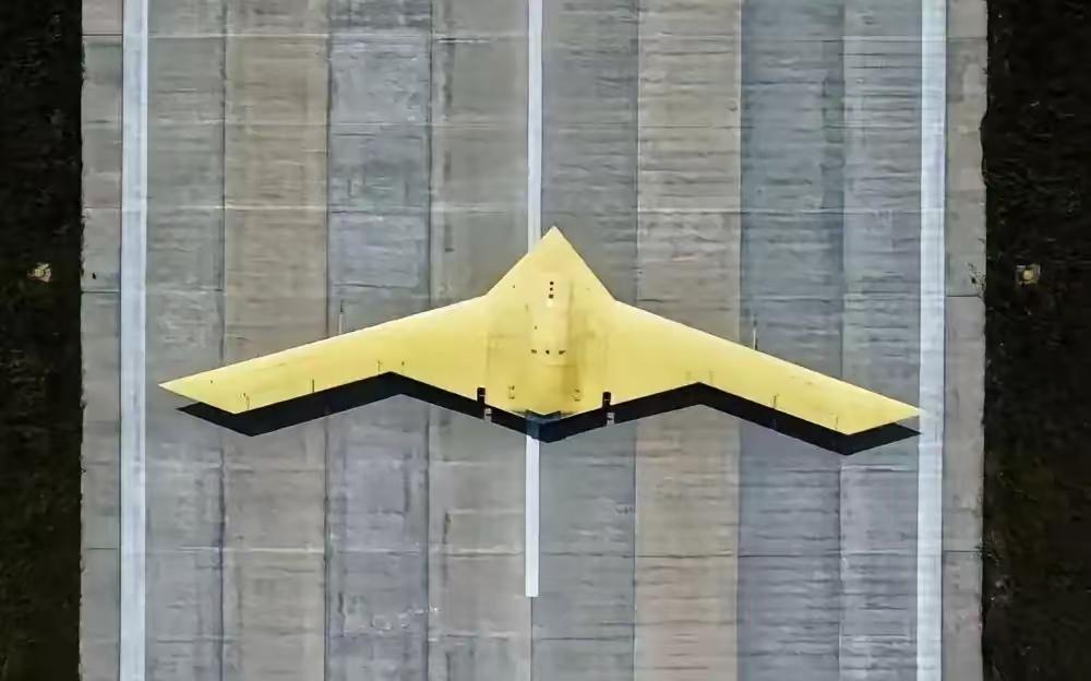 大户：龙哥，在家不？龙国：（喝茶）哟，大户，今天怎么来了？大户：龙哥，我直说