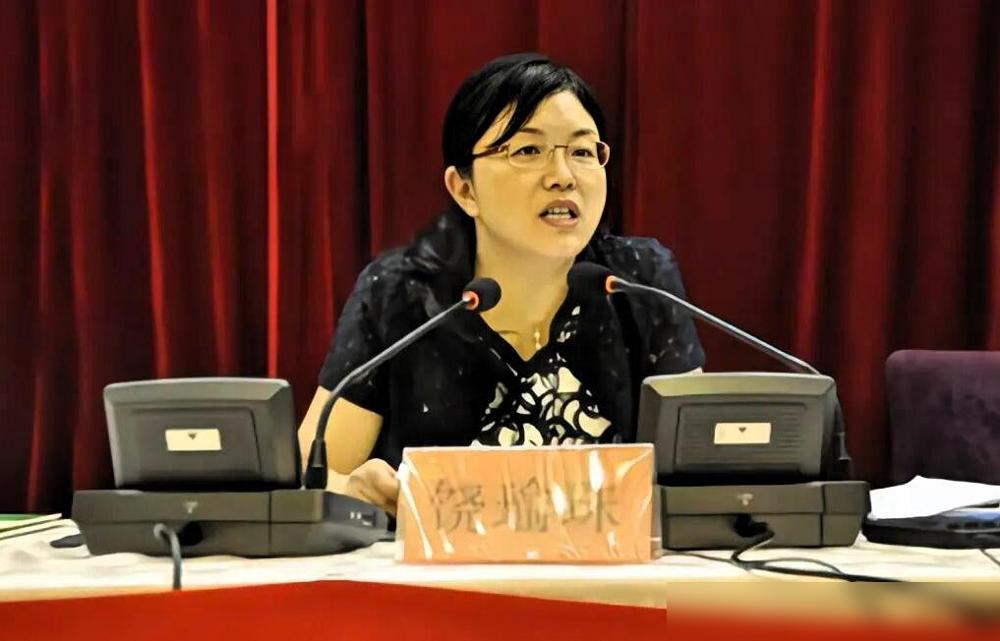 饶瑜珠被查的消息，在2026年夏天，像一块石头扔进了平静的湖面。我在纪检系统