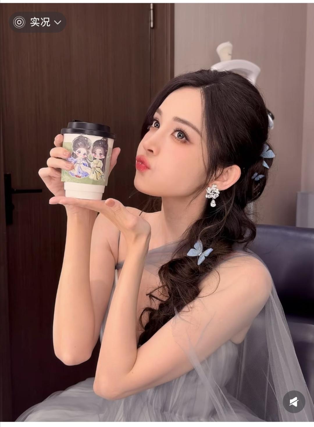 娜扎，花仙子一样。