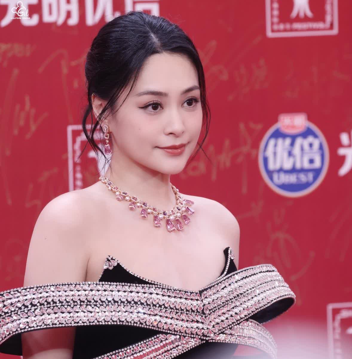 阿娇这点挺厉害的感觉现在没几个女明星能做到就是作为一个快50的女明星