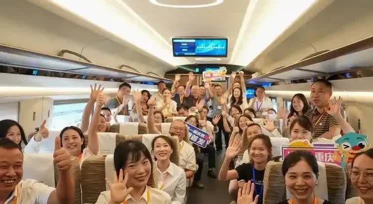 你有过高铁蹭座的经历吗？昨天下午从台州回杭州，乘车的高铁座位是11车08F，上车