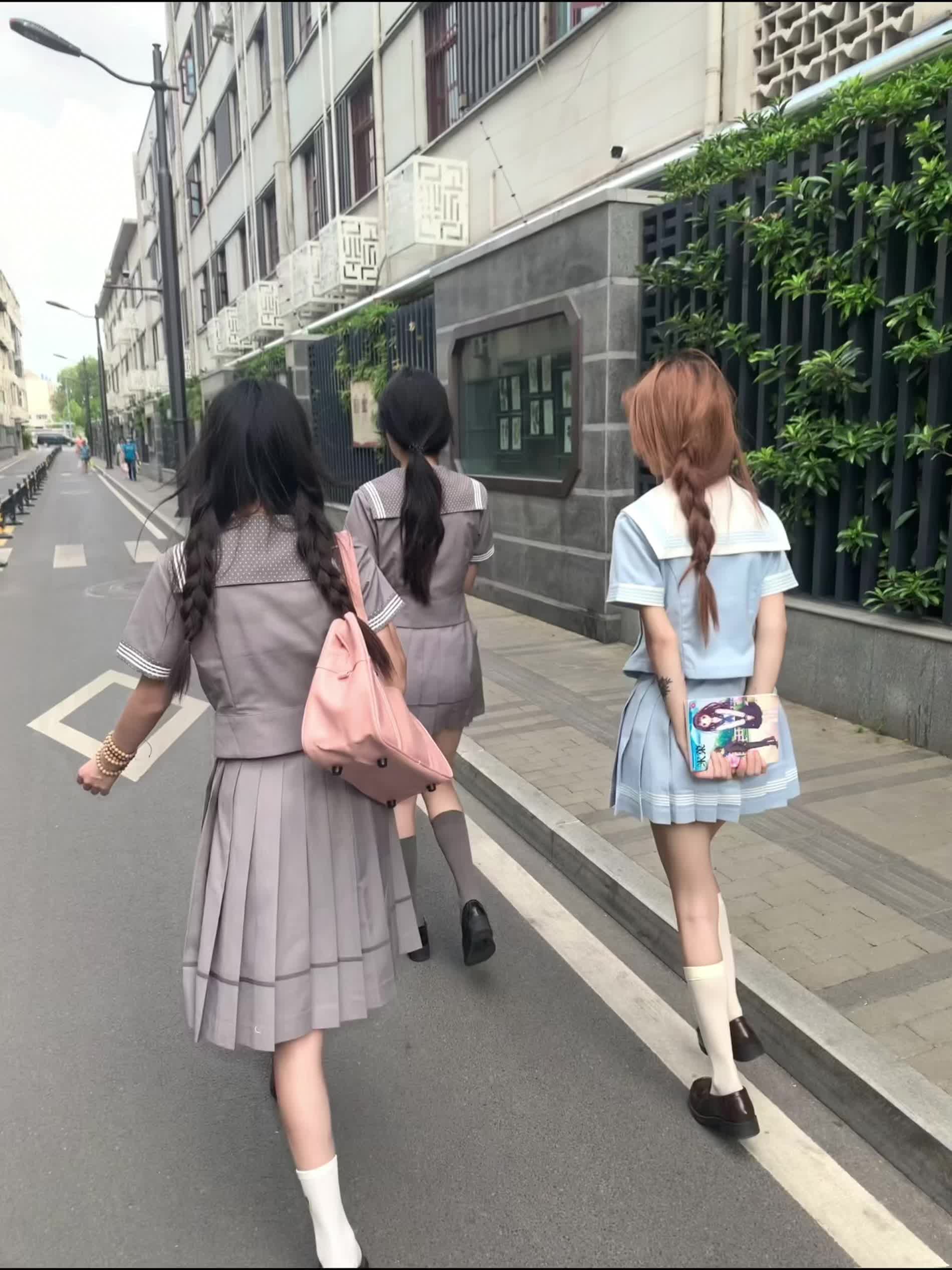 还好有你们 不然放学又要一个人走