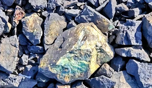 中国建立“稀土白名单”！【凤凰卫视】据凤凰卫视报道，《华尔街日报》11月10日