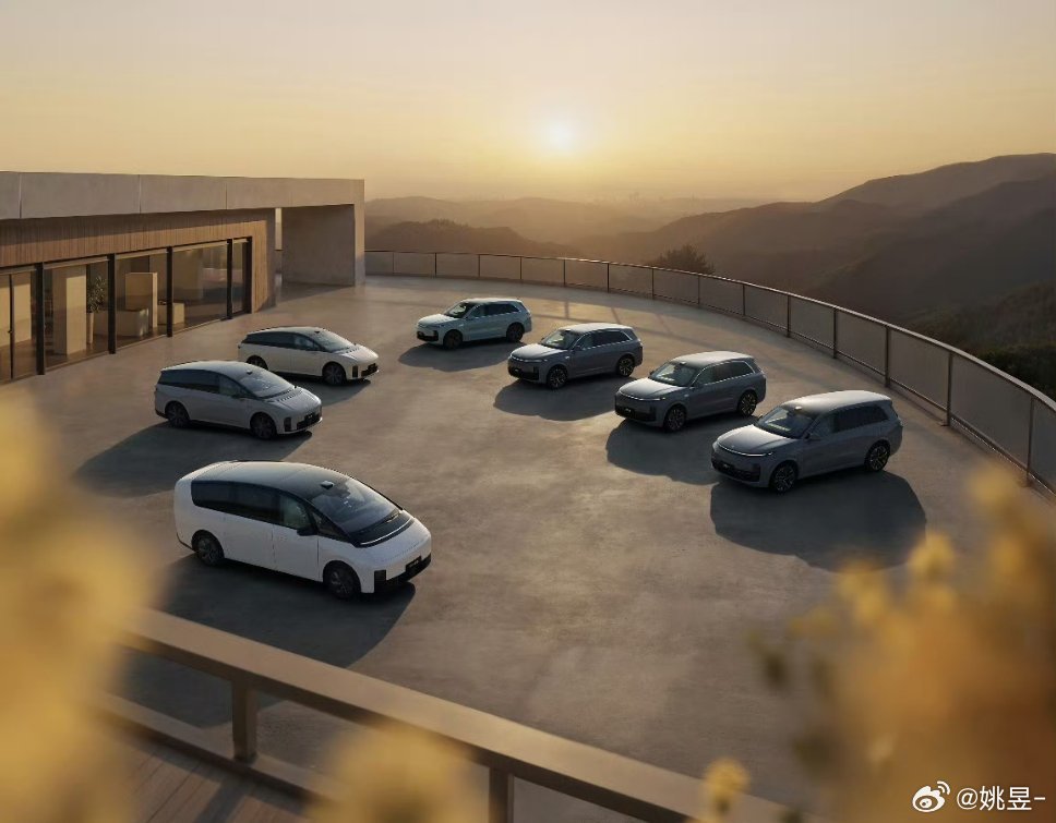 理想汽车发布25年Q3财报关于理想汽车的财报，给大家总结一下重点：1.未来的发展