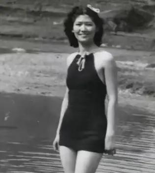 1914年，31岁的阎锡山，娶了14岁的小妾，结婚当晚，阎锡山对小妾说：“你躺下