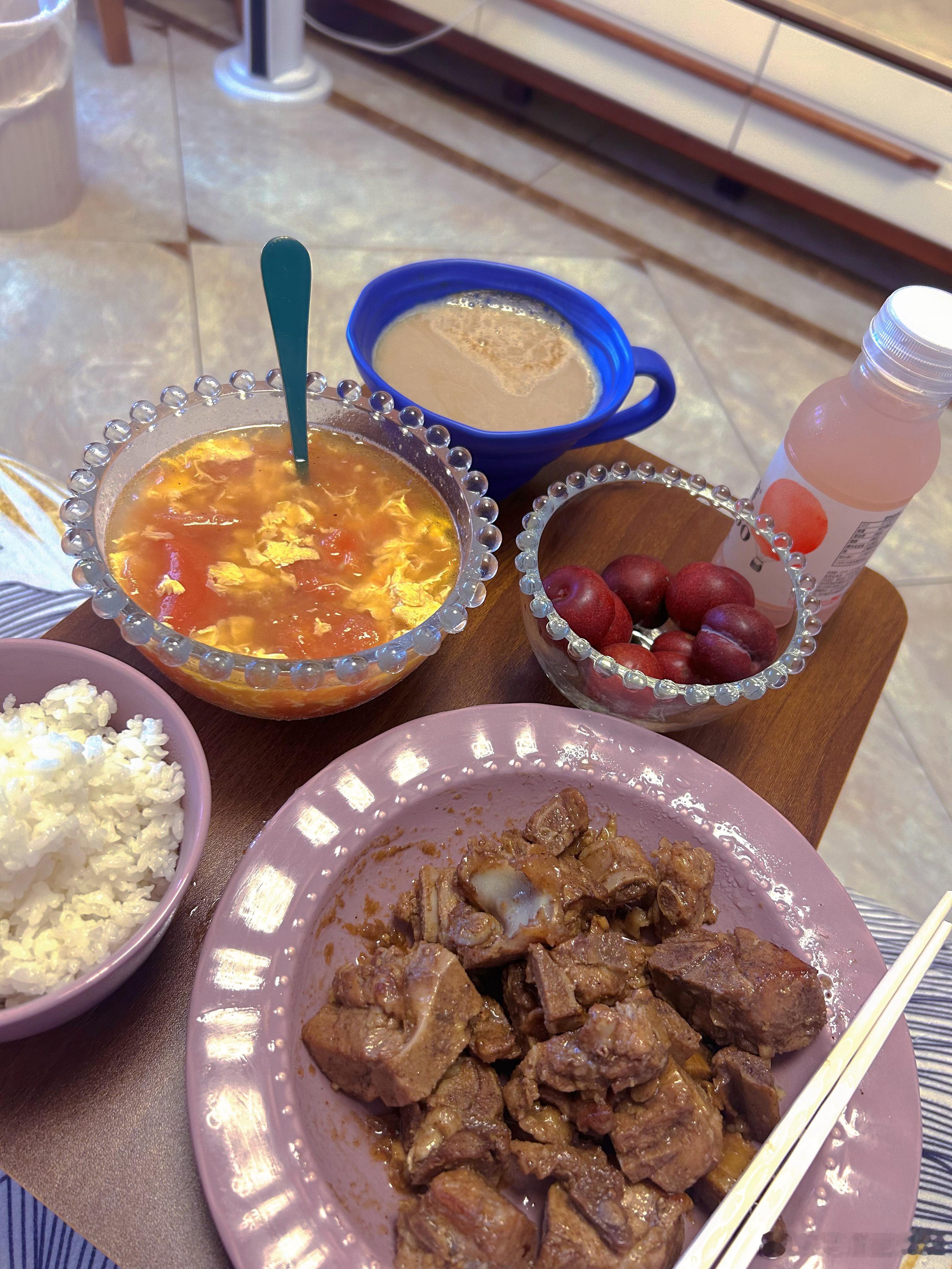 今天孩子终于吃上肉了，做饭加洗碗一个半小时，吃饭20分钟，如果做的好吃也值了，1