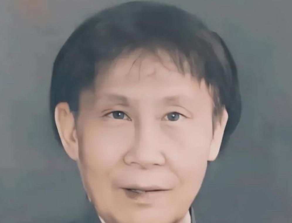 2024年深秋，南京城一角，有个不怎么起眼的废品回收站。站里堆满了压扁的纸箱和旧
