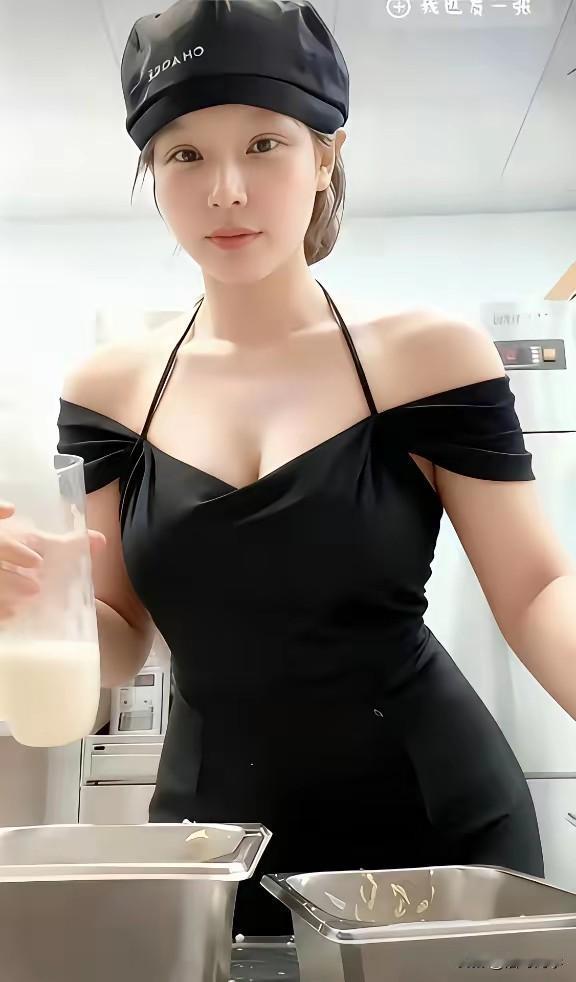 霸王别姬奶茶店的事件，冷静下来分析，这件事绝非是偶然，这位店员绝对是策划了很久，