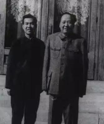 毛主席一生用了多少位秘书？据叶永烈先生考证，毛主席从1928年正式开始配备秘书，