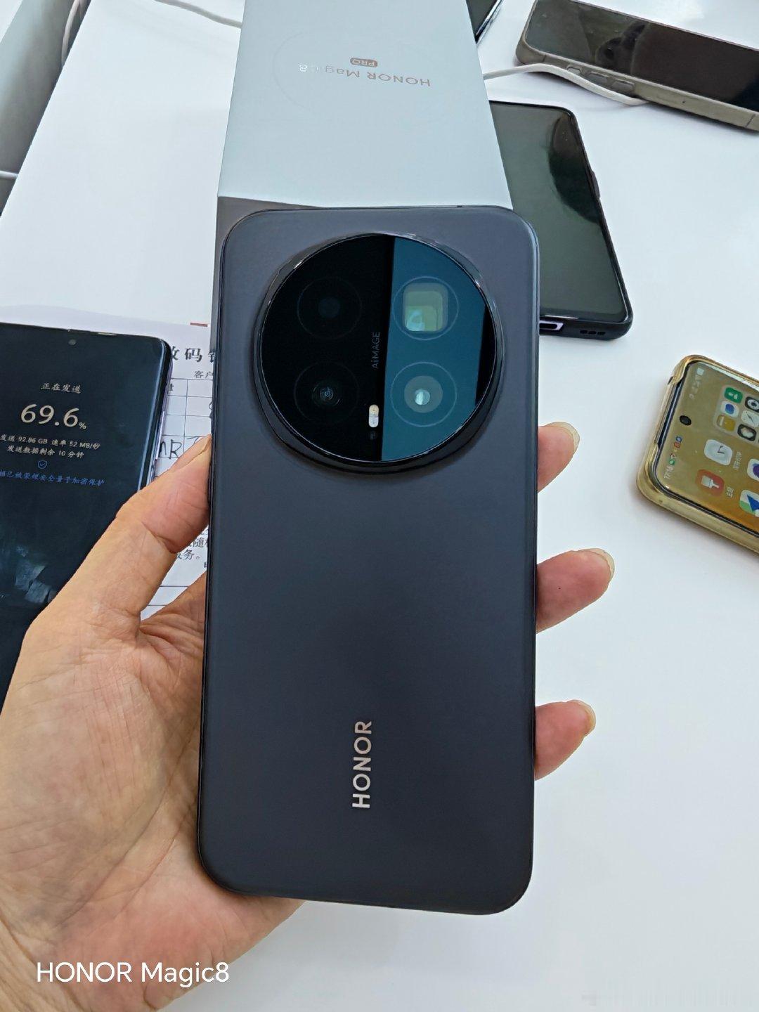 荣耀Magic8pro顶级旗舰机，越用越好用#荣耀robotphone#​