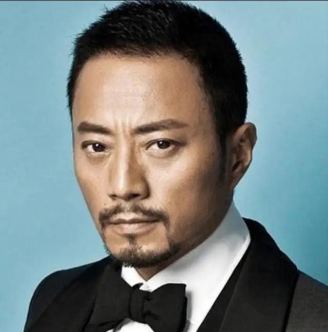 2001年，张涵予20万买了一张罗汉床，好友马未都来家里赏玩，没想到他一看见这床