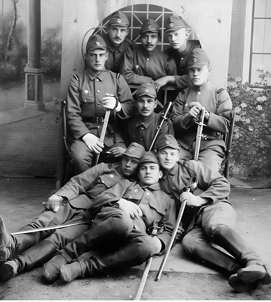 投靠日本人的白俄，痛恨布尔什维克甚于仇敌之国。奉系军阀张宗昌麾下也有成建制的俄罗