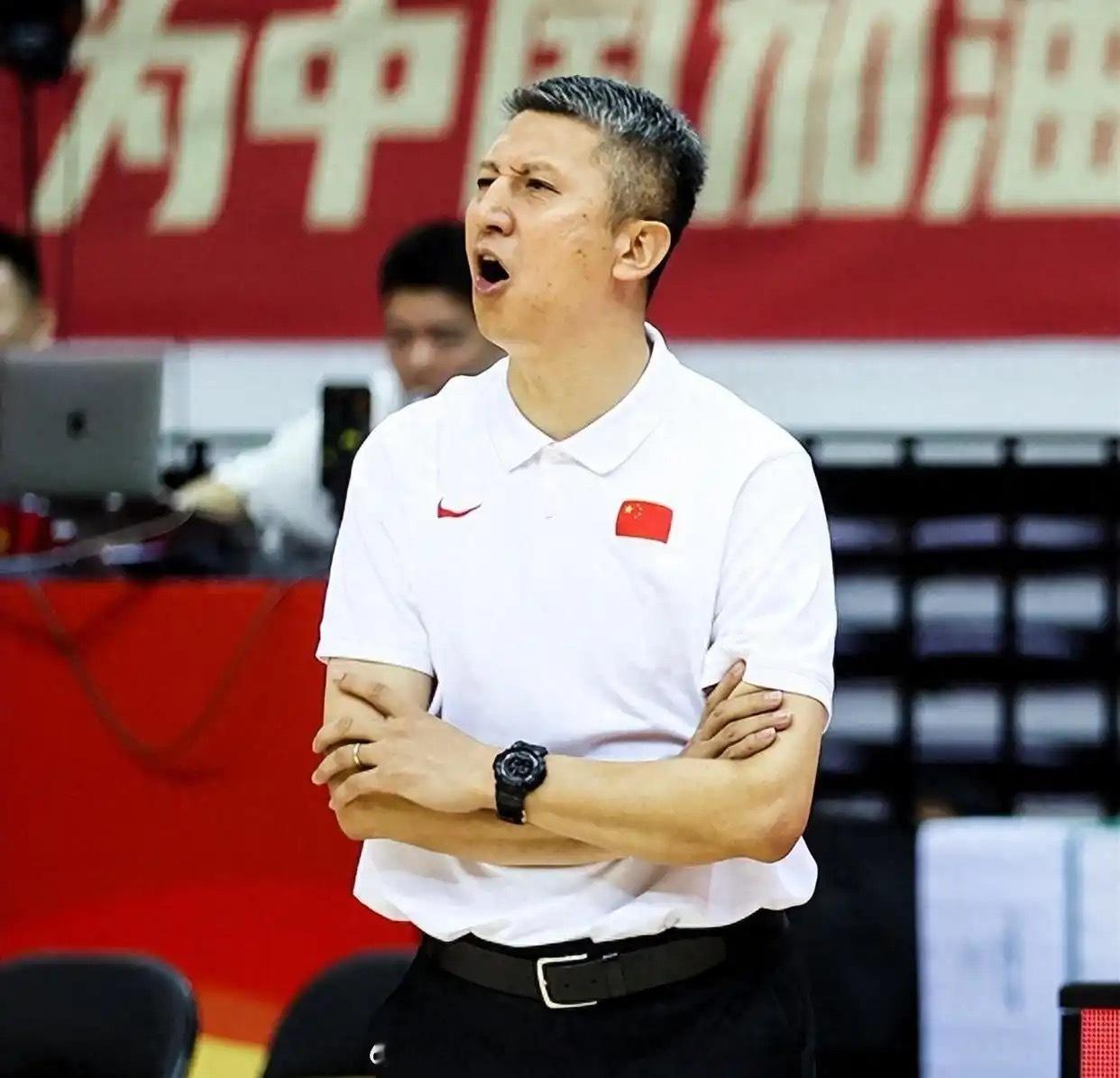 郭士强指导在输给伊朗赛后鼓励CBA球员：中国男篮大门永远向所有人敞开。只要发自内