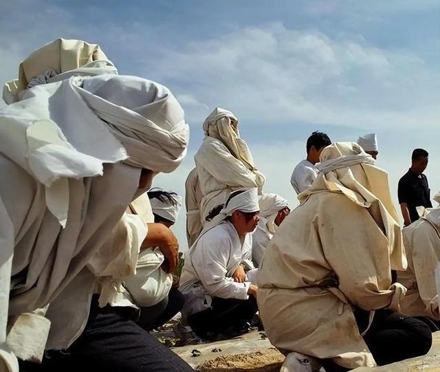 新的殡葬制度将于2026年3月30号执行，大概意思就是：一切从简，城里可以选火葬