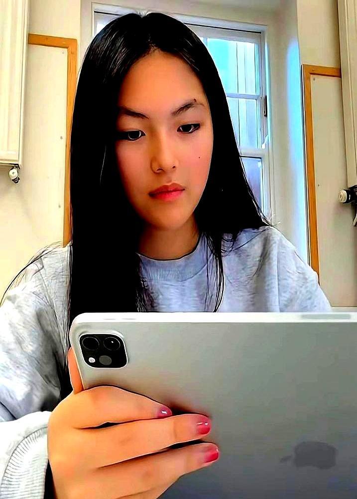 李湘现在可能笑不出来了。她怎么也不会想到，自己全网近三千万粉丝的账号，一夜之