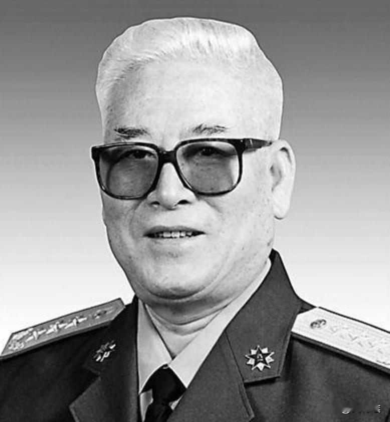 原南京军区司令员对越自卫反击战中的老将一一固辉上将曾任南京军区司令员战时任第42
