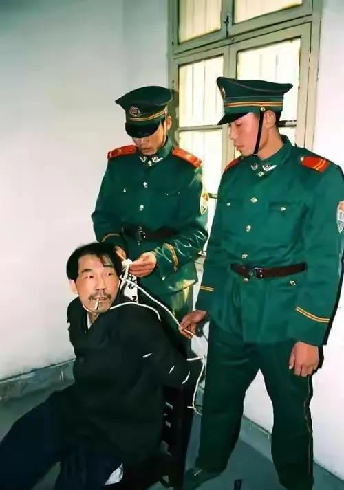 犯罪法子英在合肥监狱里，即将被执行死刑的照片！法子英在合肥监狱里头，眼瞅着就