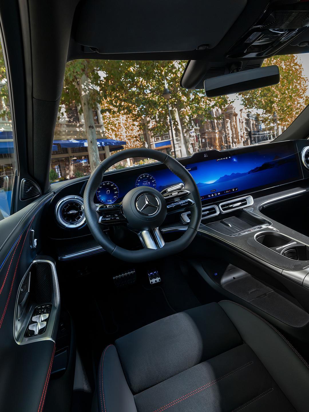 全新奔驰C官方实拍图公布，外观延续奔驰家族优雅基因，浑身上下都是标志性三叉星