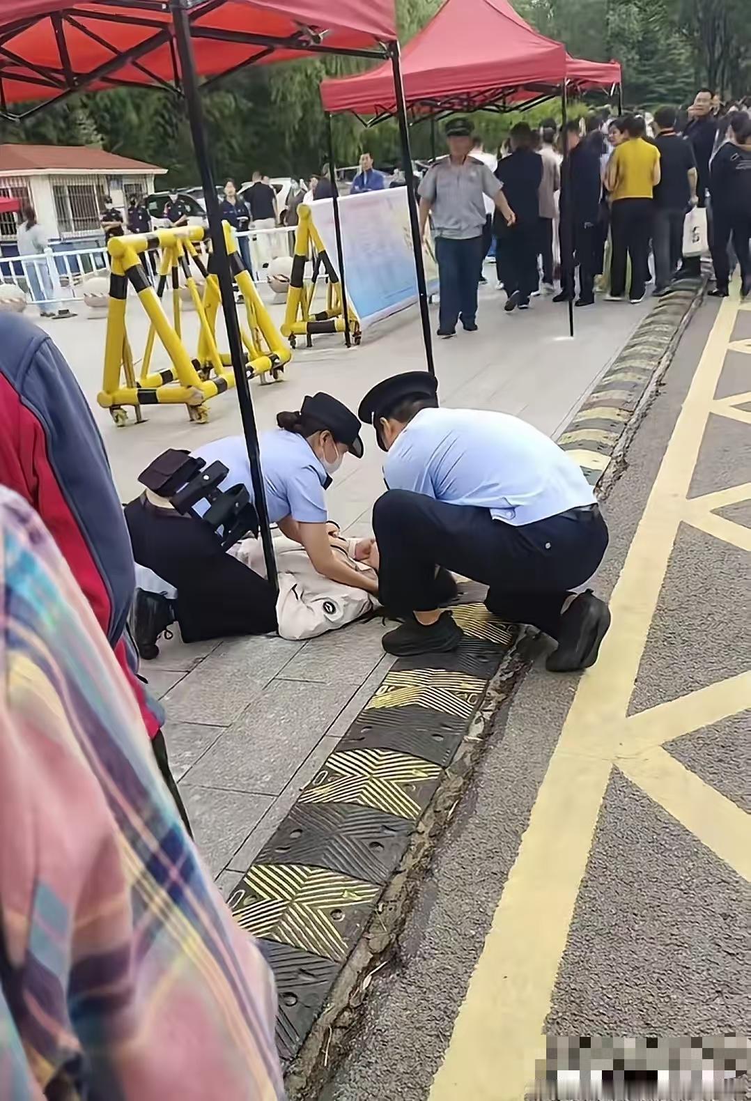 自己身体没管好紧张孩子，孩子能考好吗？把儿子送进考场后就跑去另外一个考场找我老