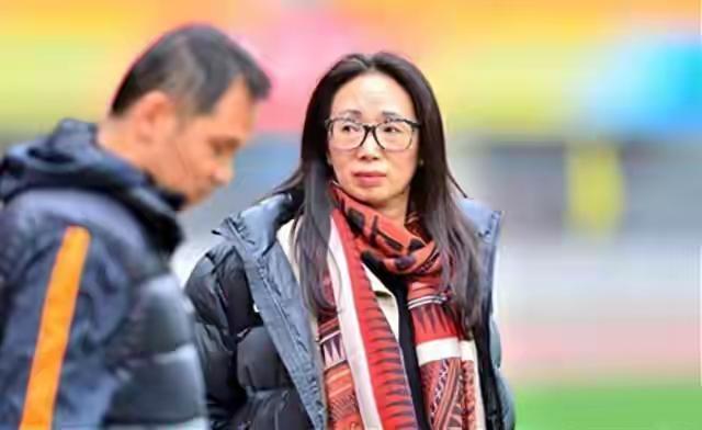 95亿身家留不住丈夫心：英国绅士为何只求1000万离婚费？在英国的豪门婚姻故事里