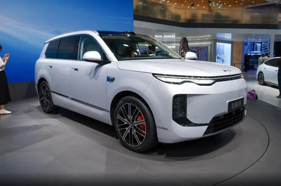比亚迪海狮08上市，23万级家用SUV