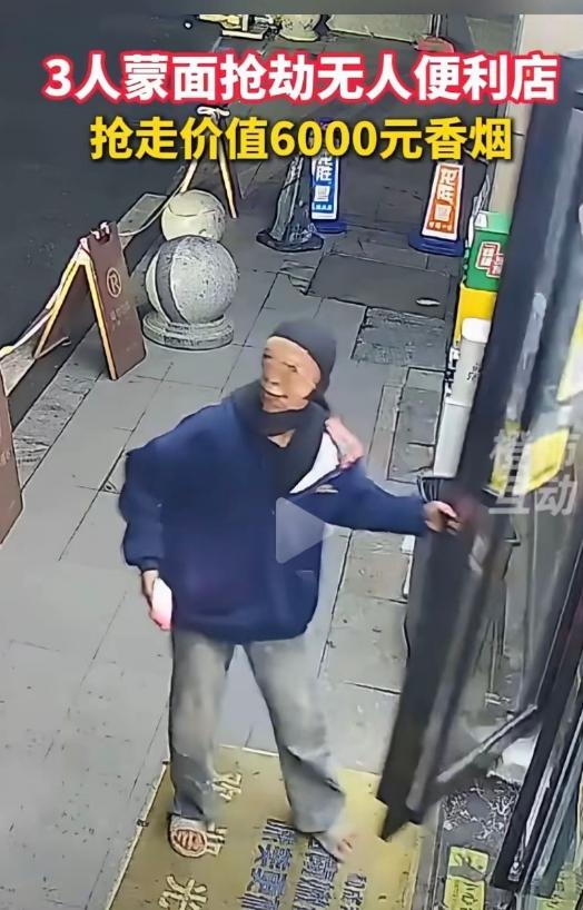 湖南永州这几个毛贼，真是凭实力诠释什么叫“负智商犯罪”。凌晨四点去偷无人超市