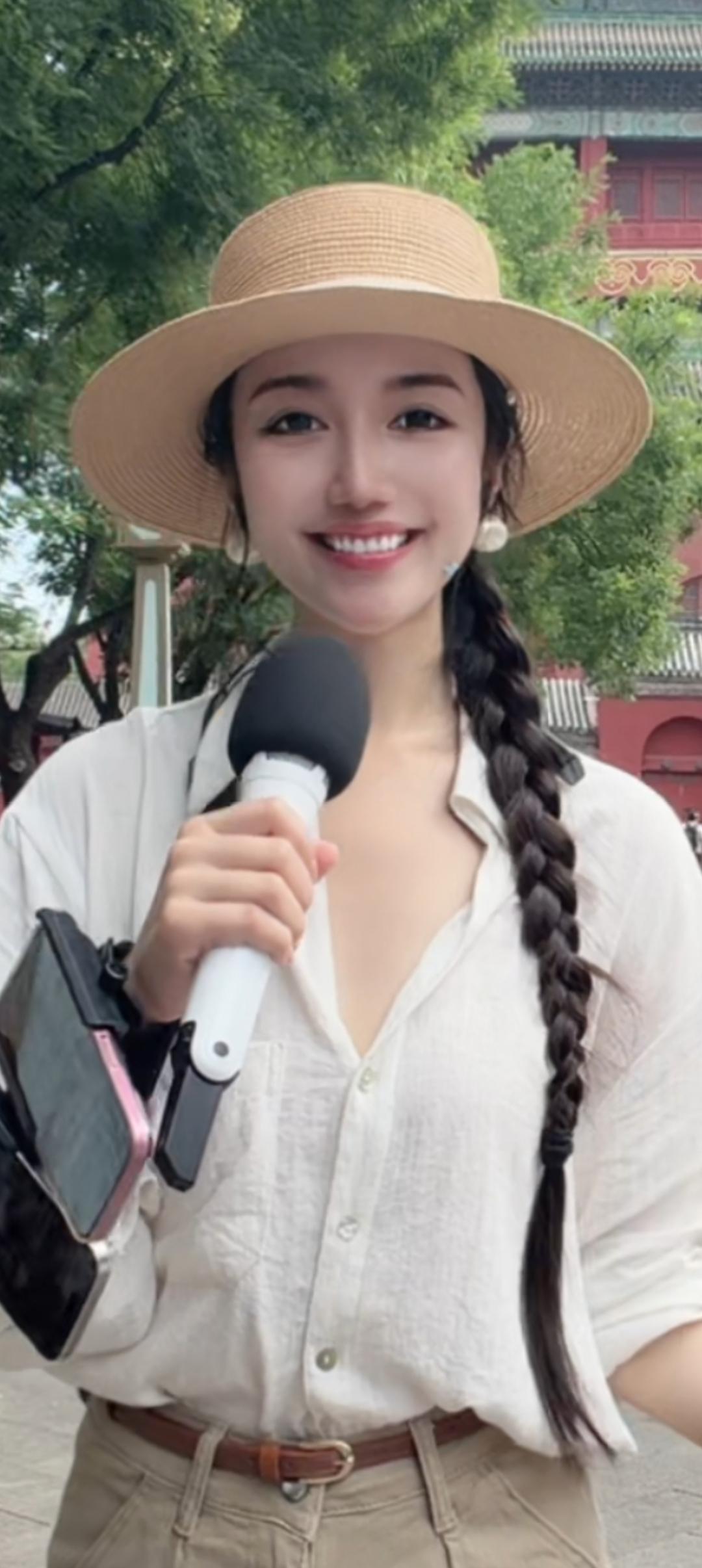 🌞草帽+白色衬衫，轻松自在的一天！👒👗💃