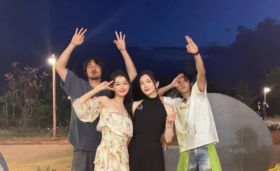 二位女神合影，我觉得还是孙怡更美