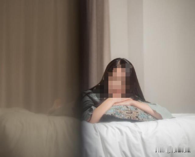 乌鲁木齐，女子跟男友去酒店开房，办理入住之后，二人洗完澡就睡了。大概凌晨的时候，