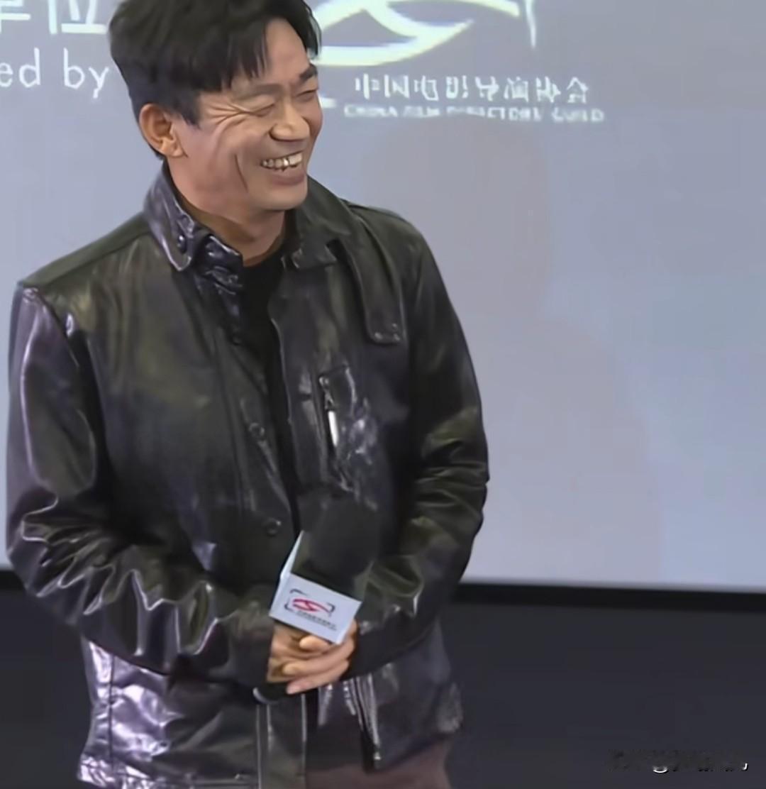 电影快讯！王宝强第三部导演电影《狠家伙》即将开拍。据知名导演贾樟柯在活动现场