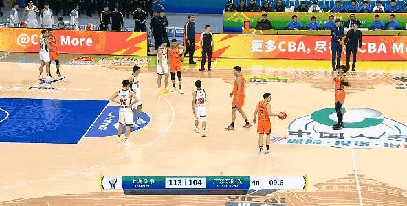 俱乐部杯广东男篮被上海男篮淘汰有三个原因！昨天晚上，尽管广东外援奎因和萨姆纳在