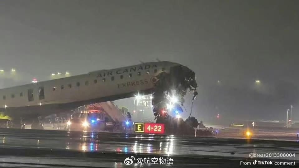 美国一架飞机在降落的时候撞上了消防车！加拿大航空JAZZ运营的AC8646
