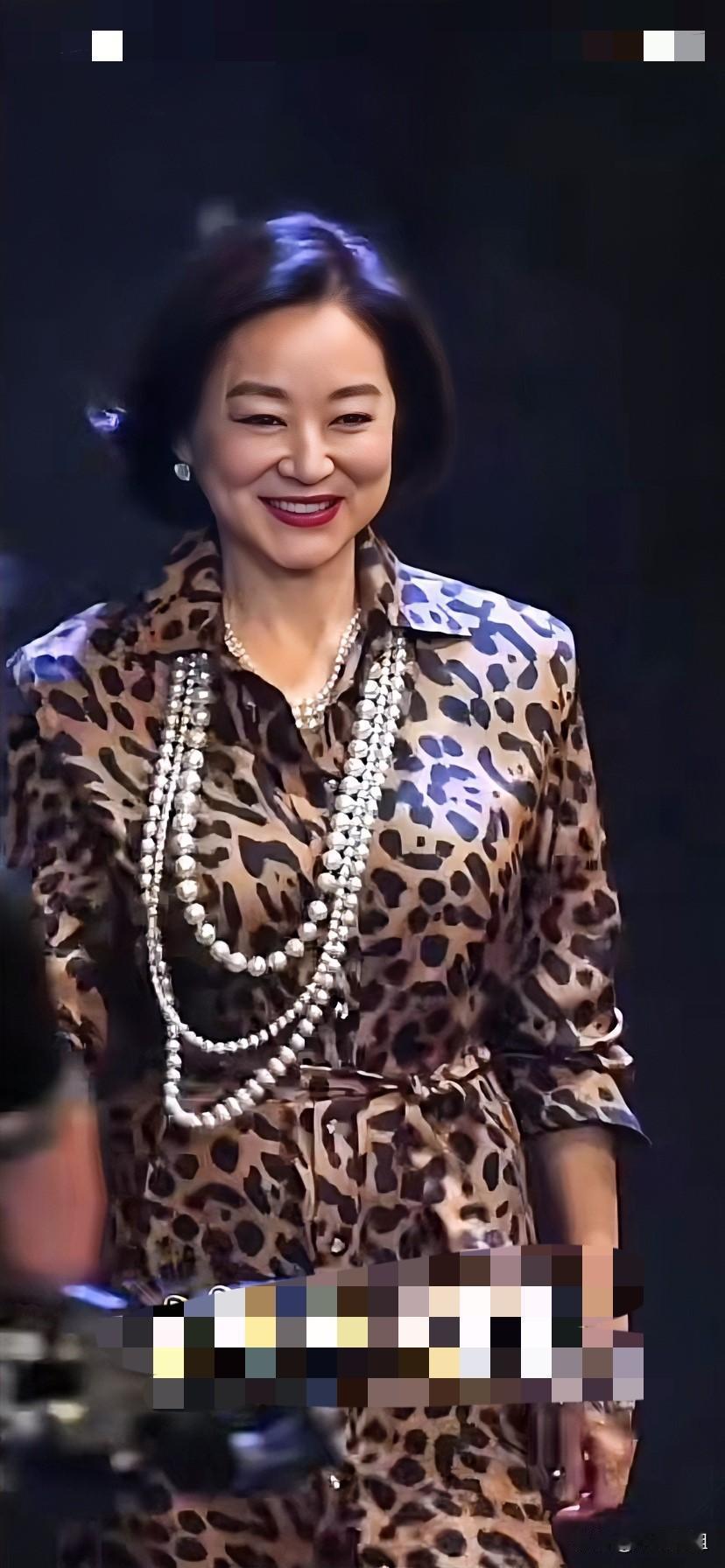 这是71岁林青霞现在的容貌！还是那么美，依旧能找出当年惊为天人的感觉！岁月不败