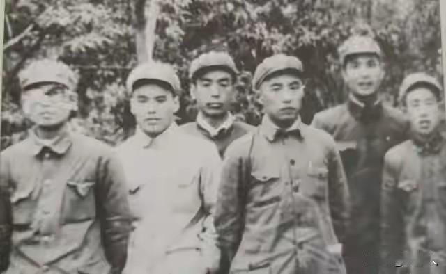 1950年龙潭寺惨案！师政委朱向离遭土匪残忍虐杀，牺牲细节令人泪目1950