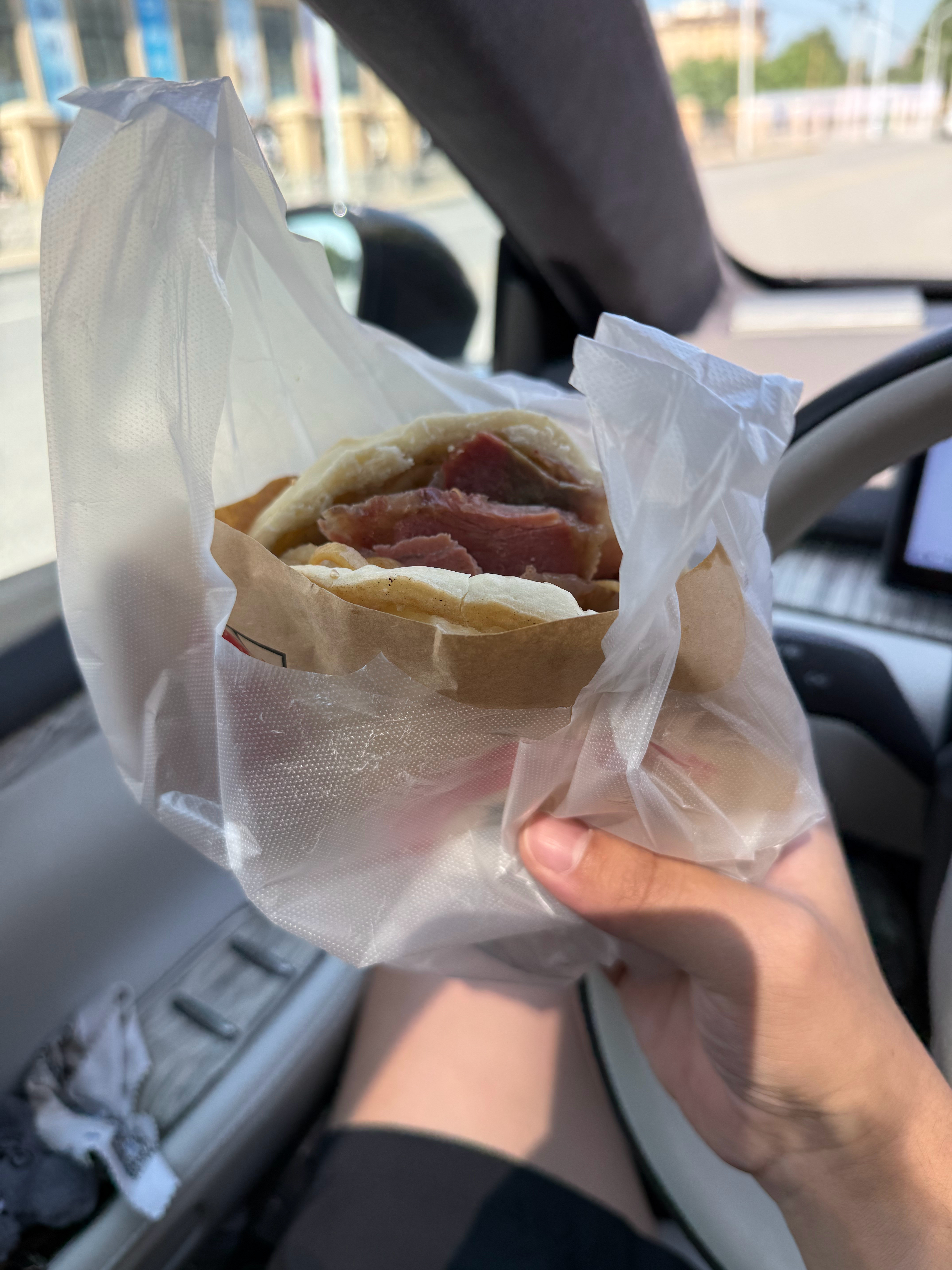一个烧饼夹牛肉，40块钱……我是不是被宰了​​​