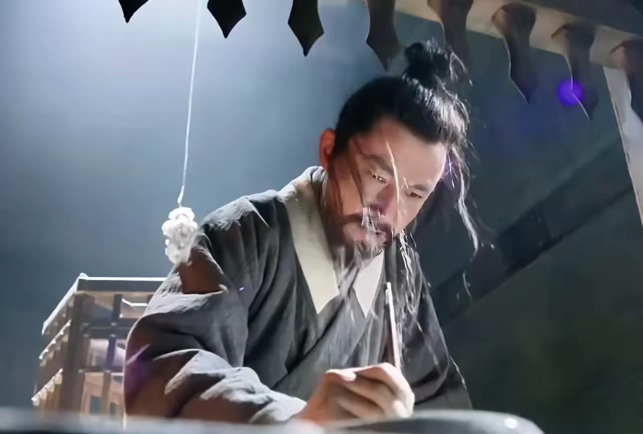 于谦被害21年后，明宪宗见到了当年跟随于谦守北京的老校卫周能。​宪宗问周