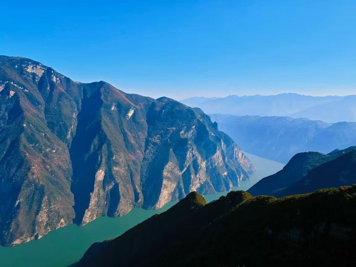 本周武汉地铁客流量已经连续三天不到400万人次，昨日为390万多[呲牙笑][呲牙笑]