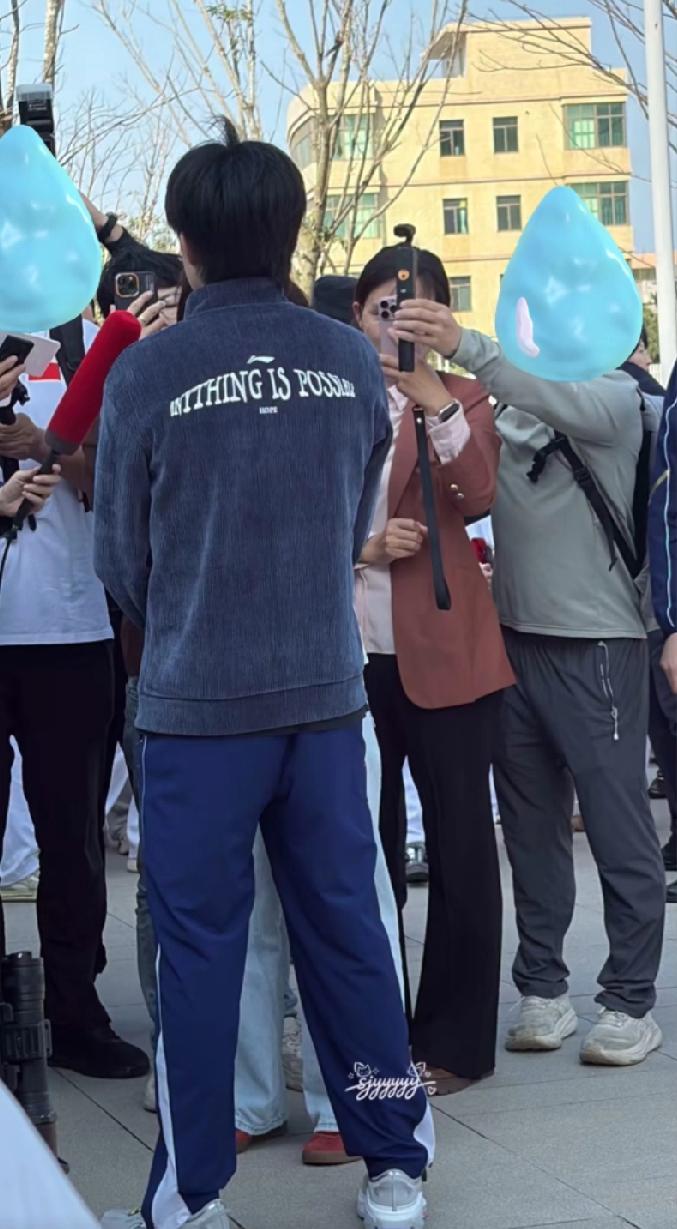 谁懂啊！王楚钦这“天线宝宝”名场面也太可爱了😂谁再说王楚钦“丑”我跟谁急