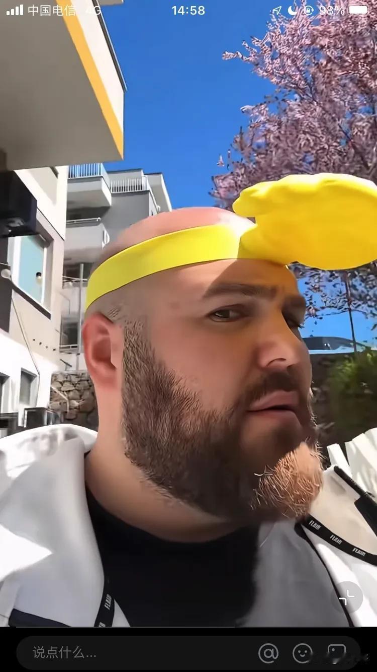 其实义乌生产的很多东西国内是看不到的，而有一天突然流行起来在国内，可能已经经历了