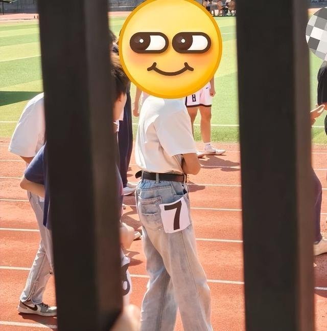 一张“初三女孩体测”照片，让家长被数万网友指责：太不用心了！