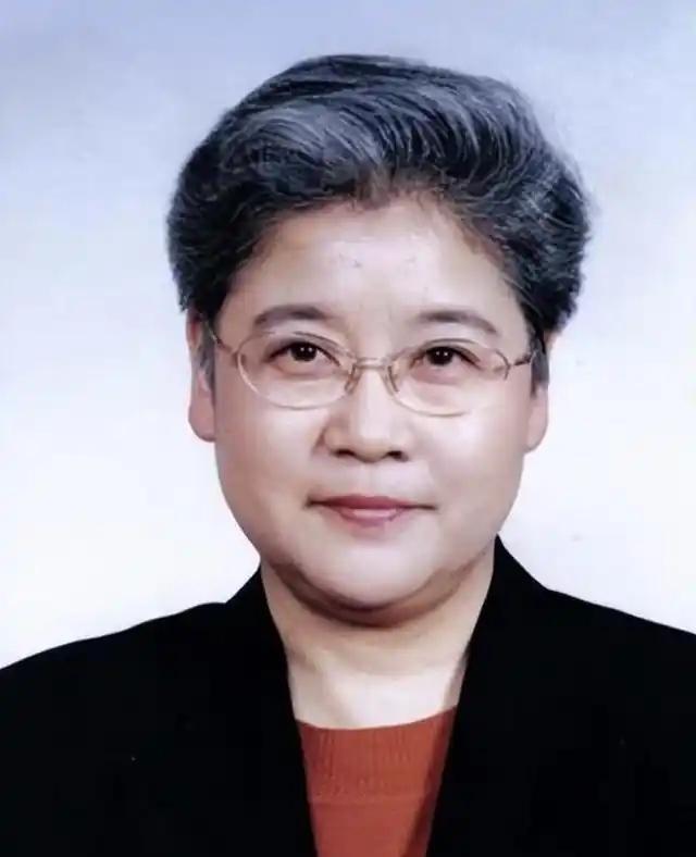 1977年，毛主席曾经的翻译唐闻生被下放到“五七干校”劳动，从此她远离了工作多年