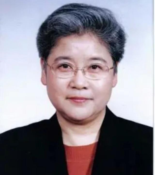 1977年9月，唐闻生被下放到“五七干校”劳动，从此她远离了工作多年的外交系统。